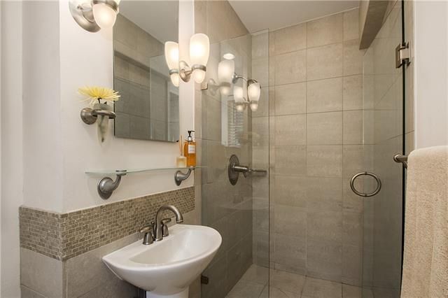 6207 Monticello d