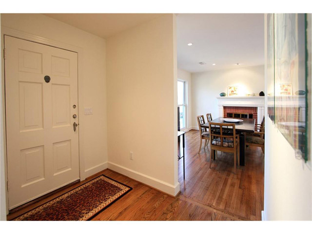 636 W. Colorado Foyer