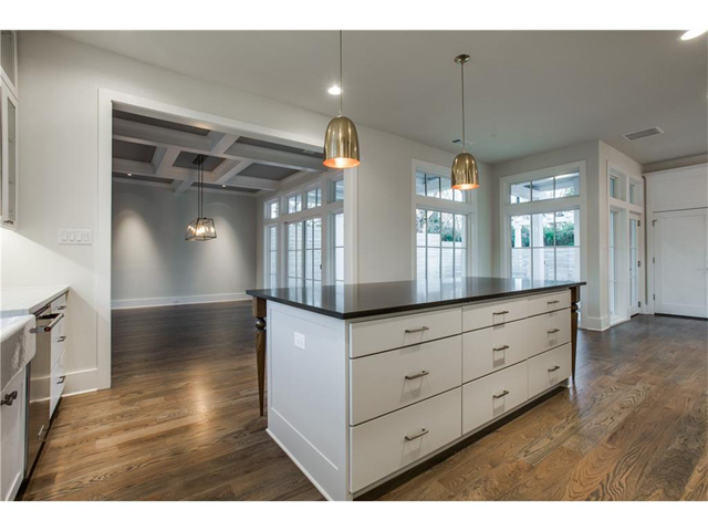 644 Kessler Reserve Kitchen 3