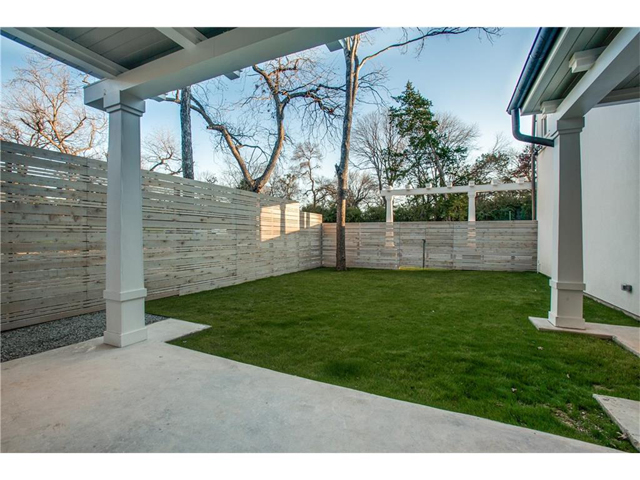 644 Kessler Reserve Side yard