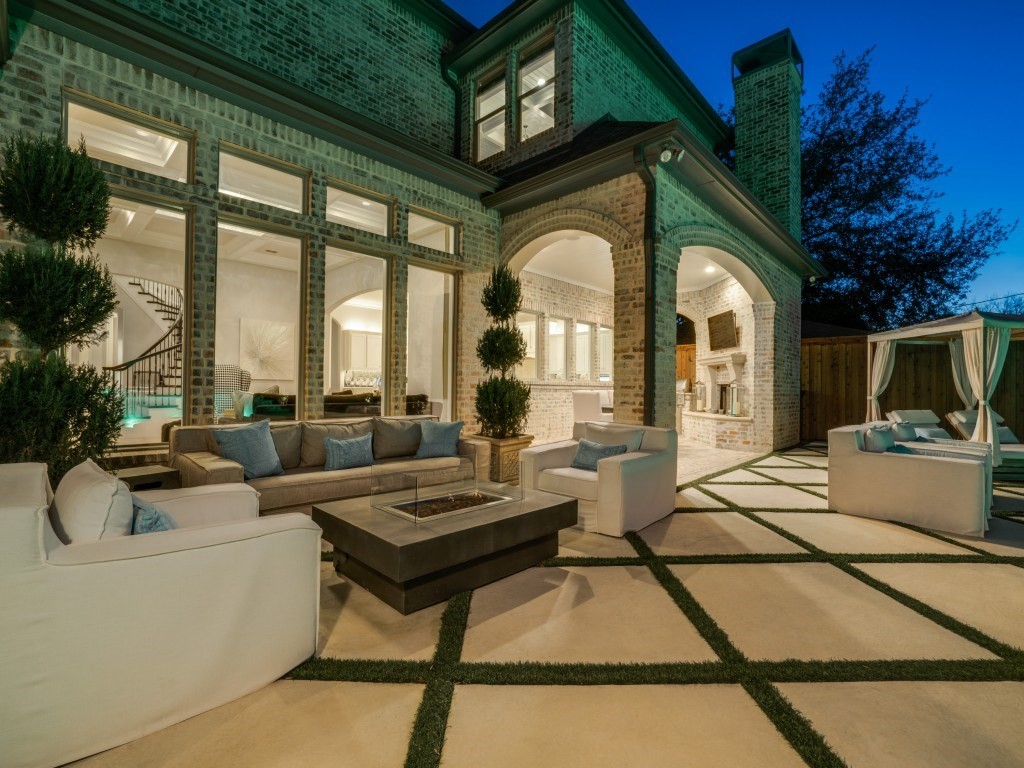 6615 Stichter Twilight backyard