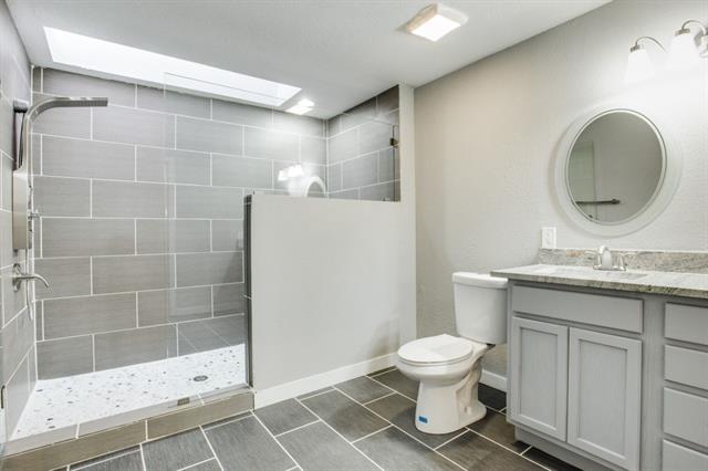 810 W. 12th Upstairs Bath