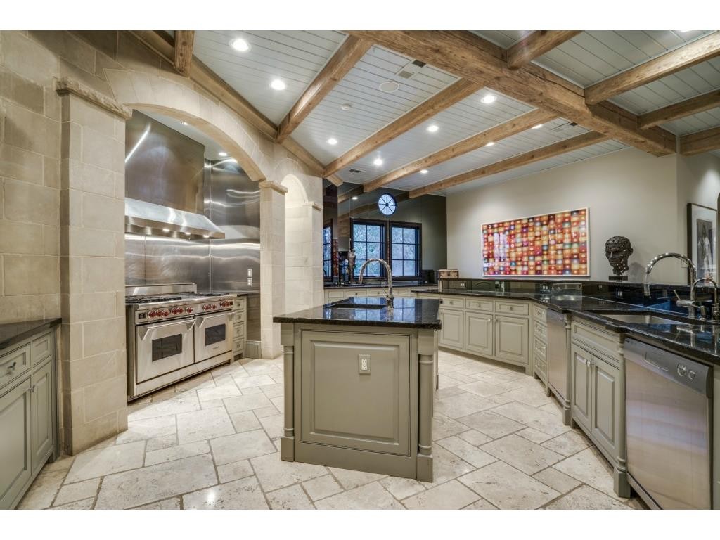 Woodland Dr. Kitchen