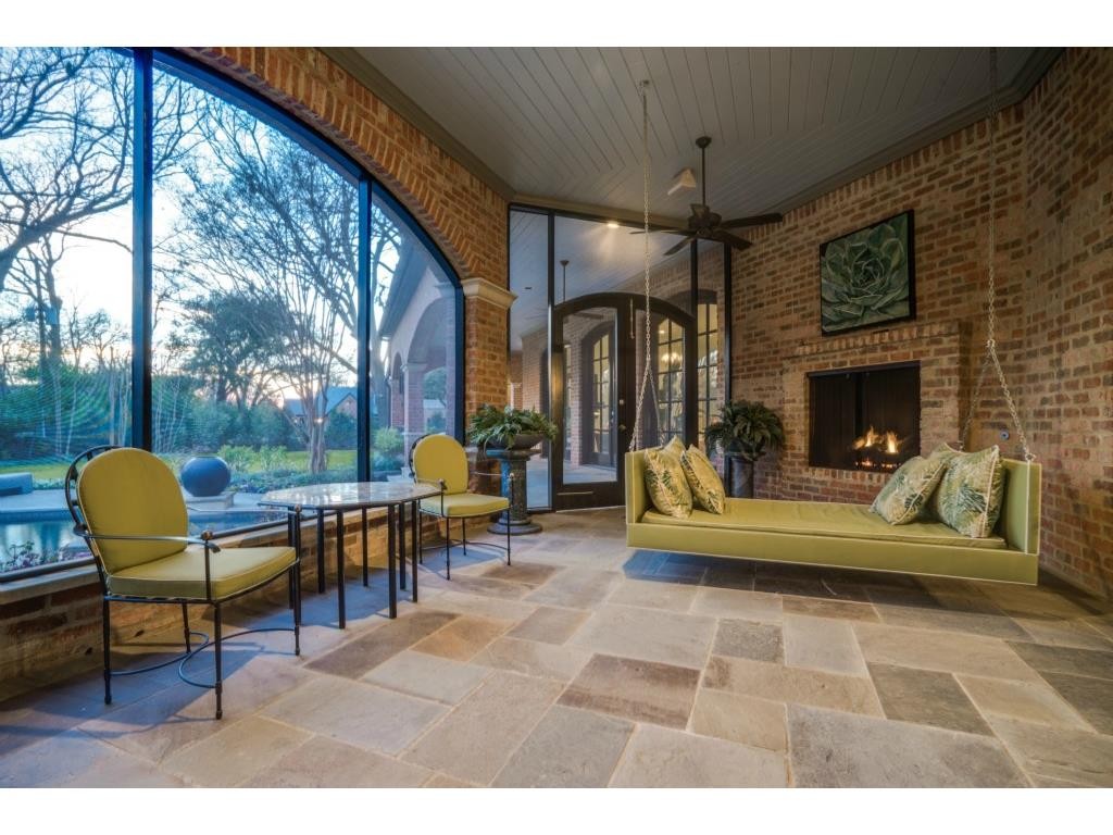Woodland Dr. Loggia