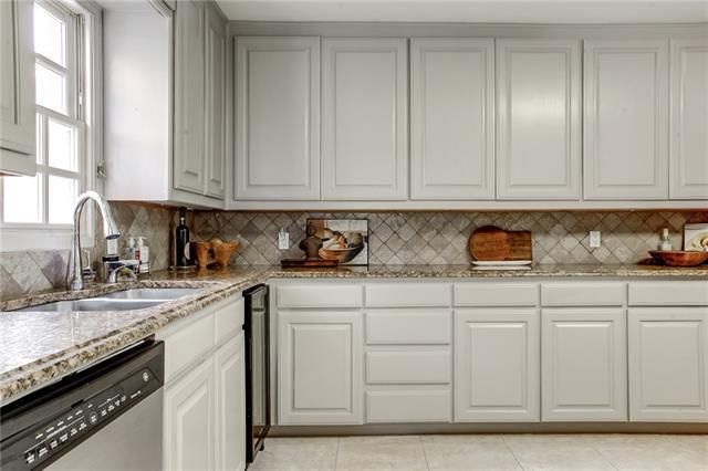 1715 Western Kitchens