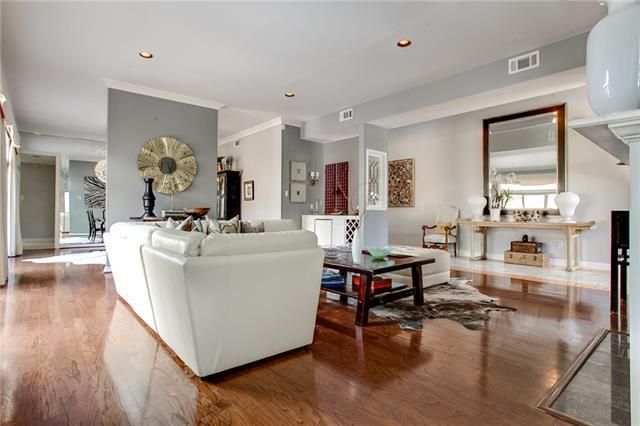 1715 Western Living Room 2