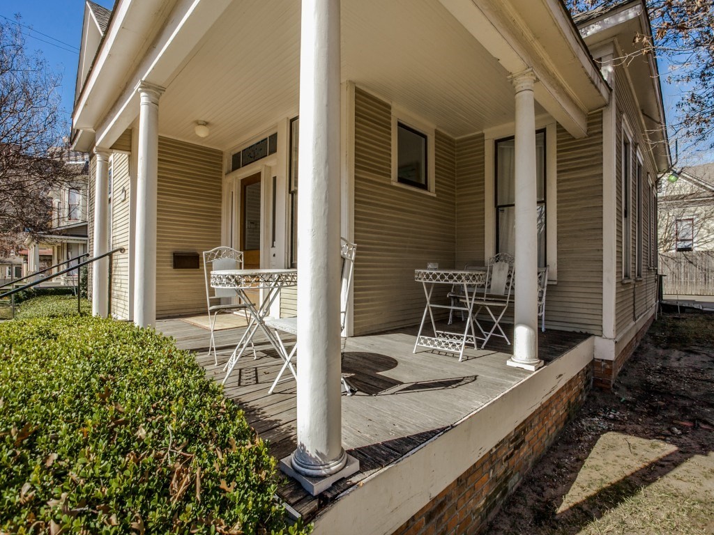 2701 Hibernia 2 porch