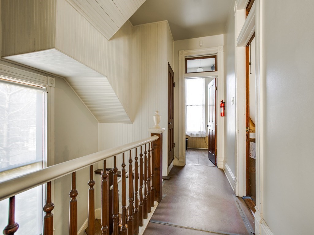 2707 Hibernia 10 hall