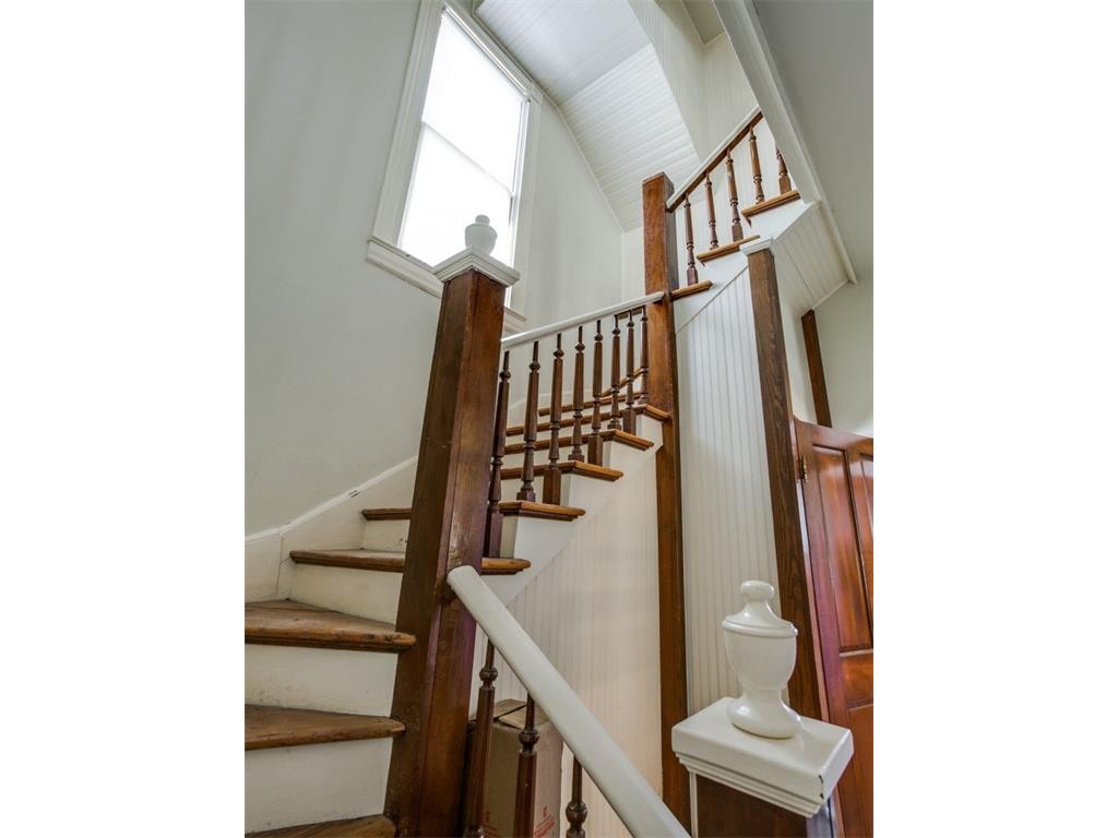 2707 Hibernia 9 stairs