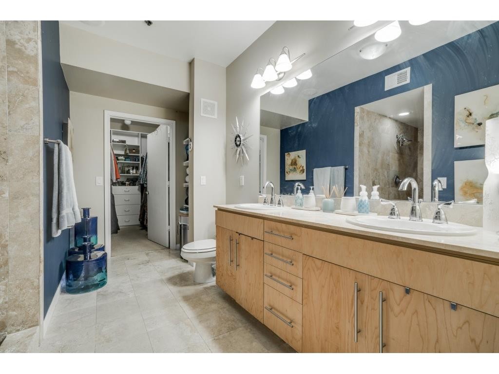 4111 Gilbert Avenue #211 Master Bath