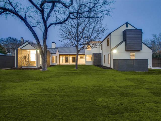 8403 Swananoah Backyard