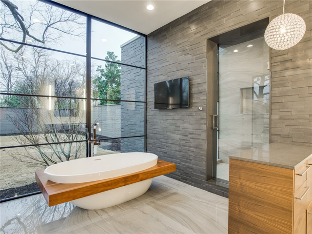 8403 Swananoah Master Bath