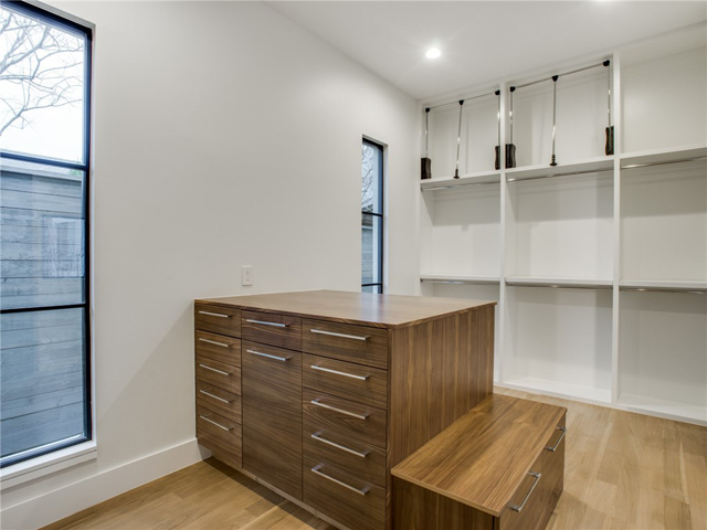 8403 Swananoah Master Closet