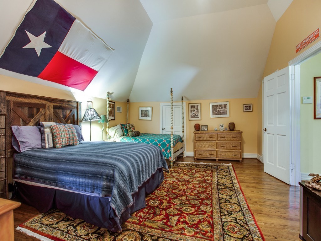 Hibernia bedroom