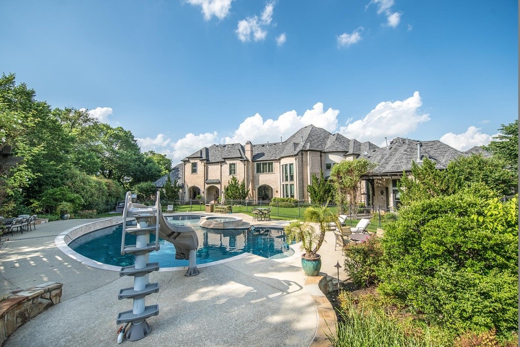 2 2500 Stone Haven