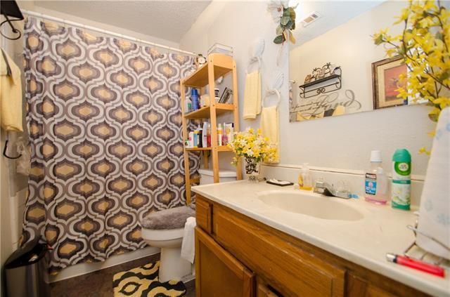 2512 Summit bath