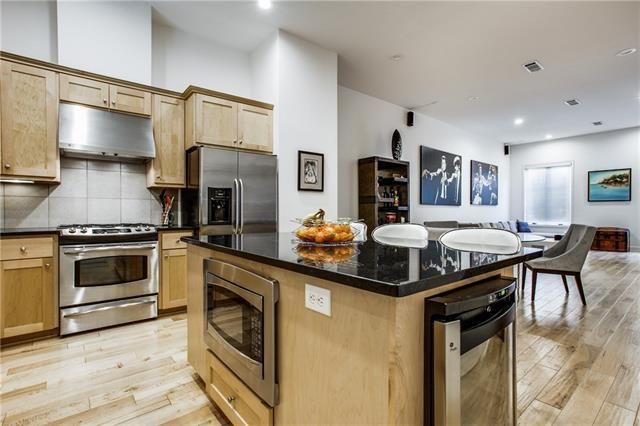 3210 Carlisle d