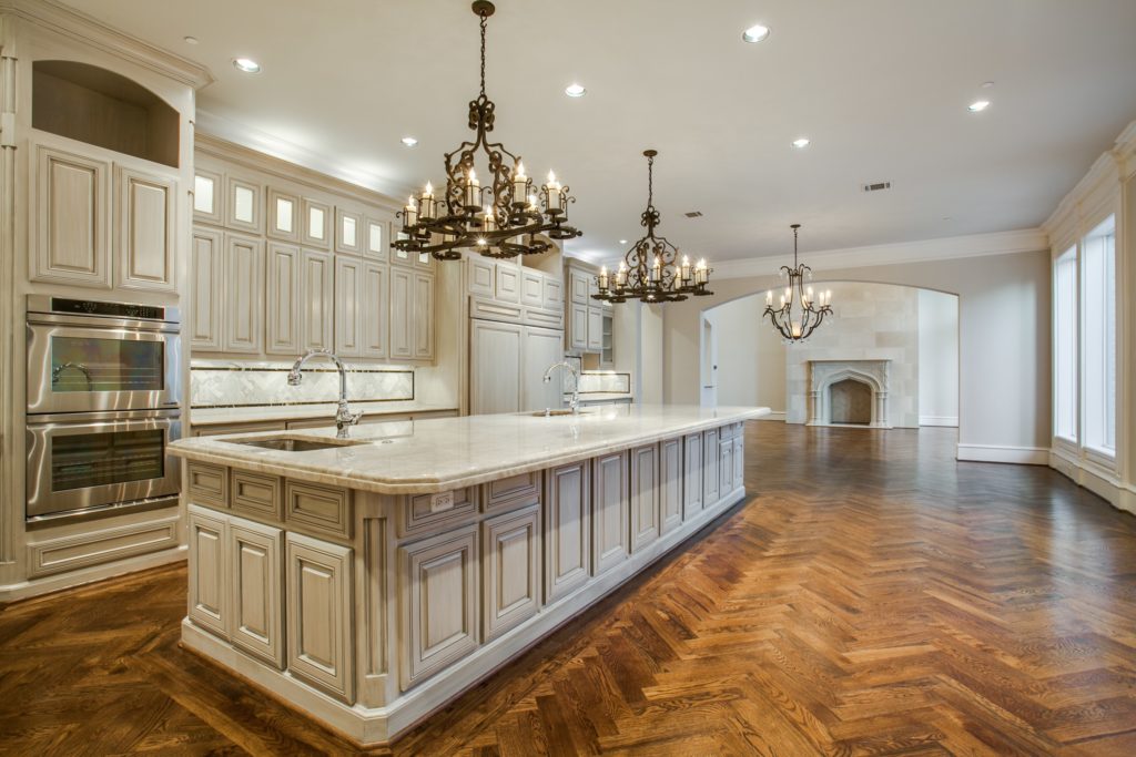 5350 Falls Road Kitchen to Keeping