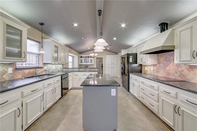9221 Heatherdale b