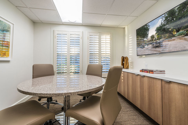 Ebby Office-20
