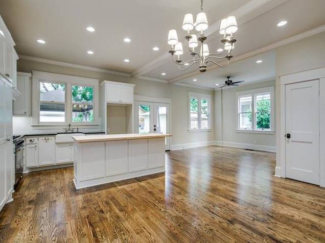 121 N Winnetka Dining to kitchen