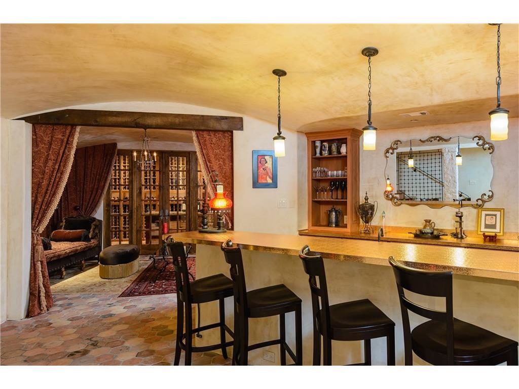 2252 king fisher dr wine room
