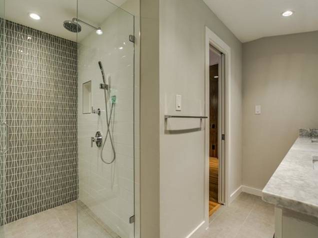 8530 Mediterranean Master Bath 2