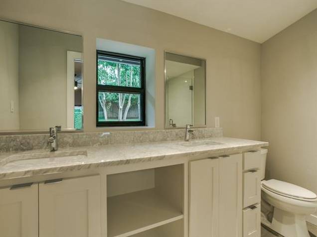 8530 Mediterranean Master Bath