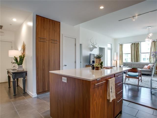 2323 N Houston l