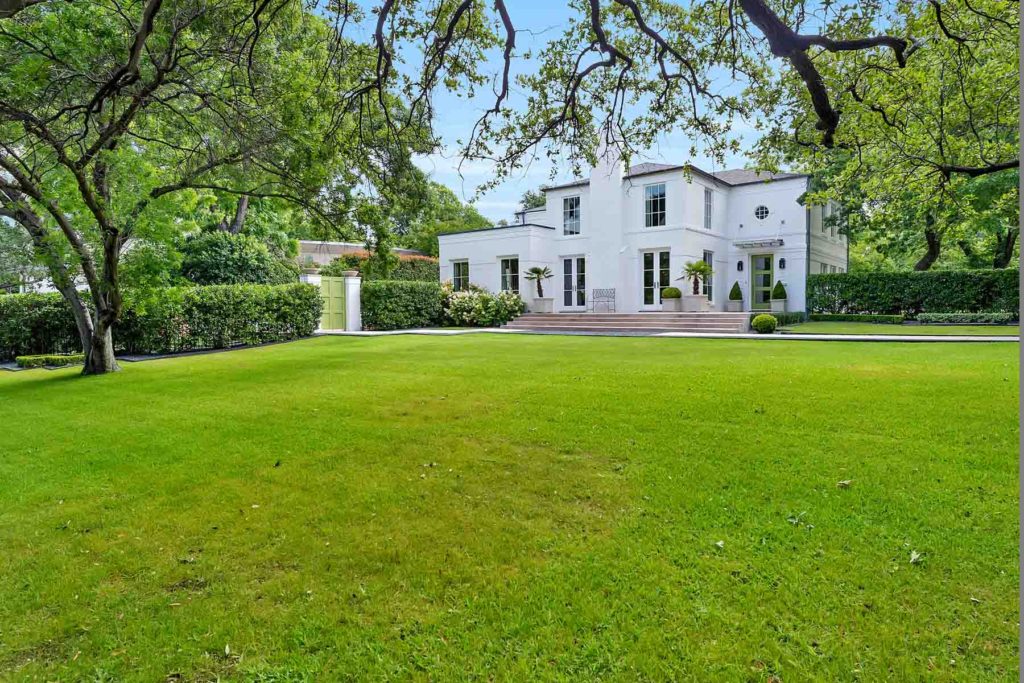 300 Crestwood Dr.