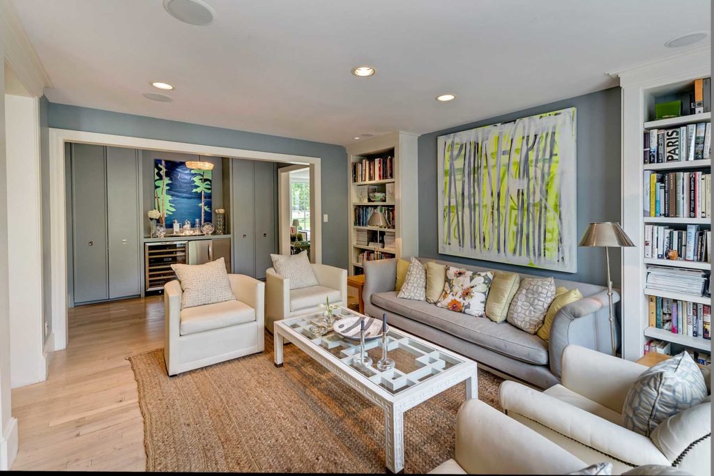 300 Crestwood Dr.