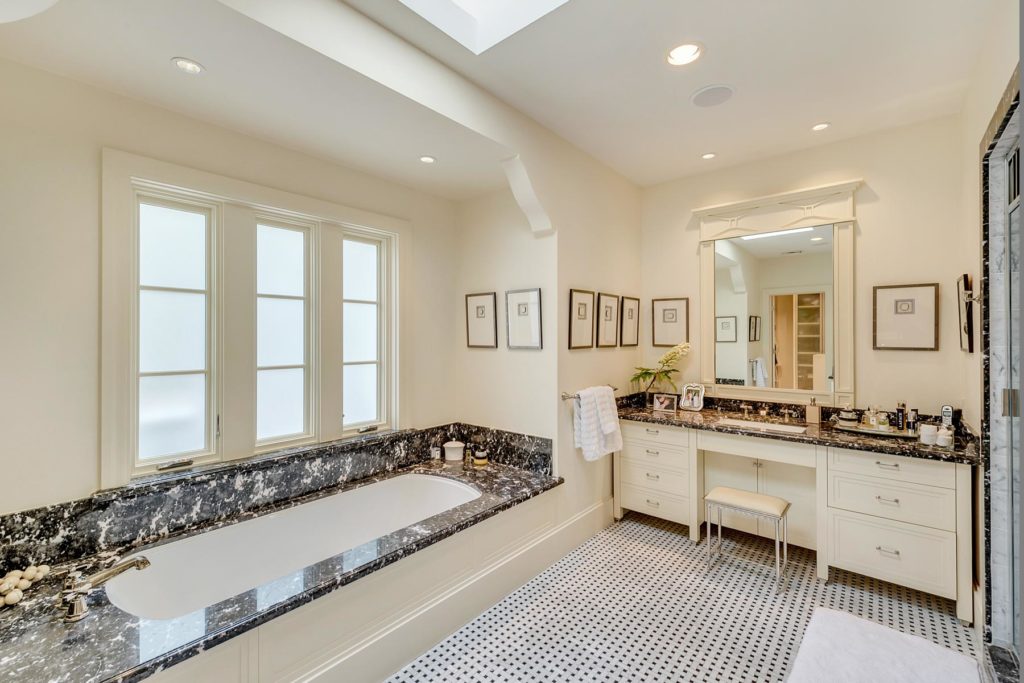 300 Crestwood Dr.