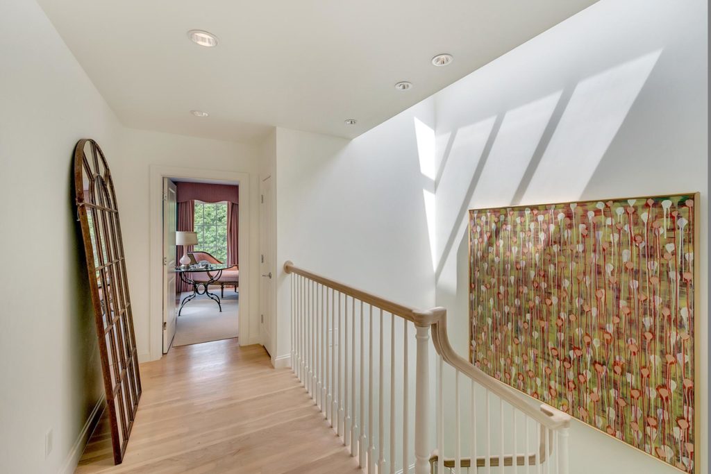 300 Crestwood Dr.