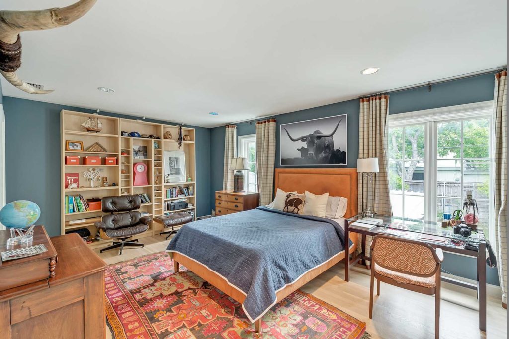 300 Crestwood Dr.