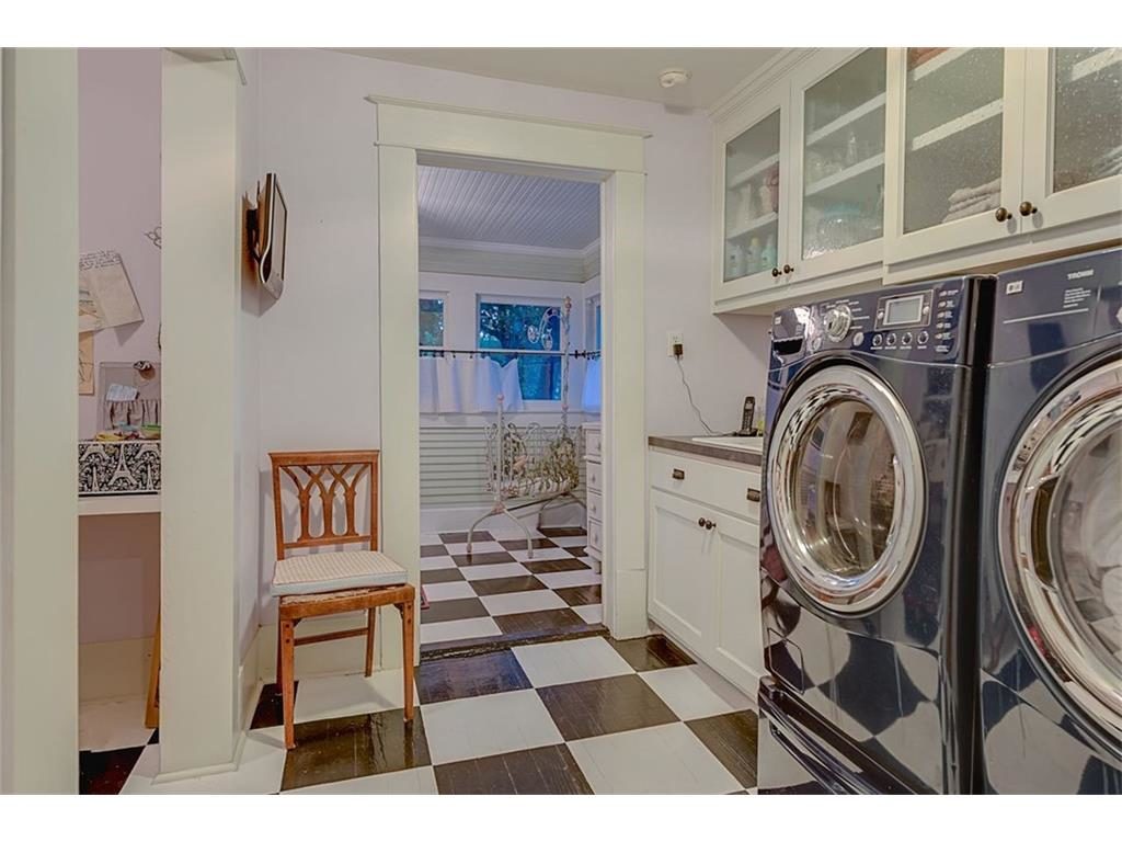 701 S. Clinton Laundry