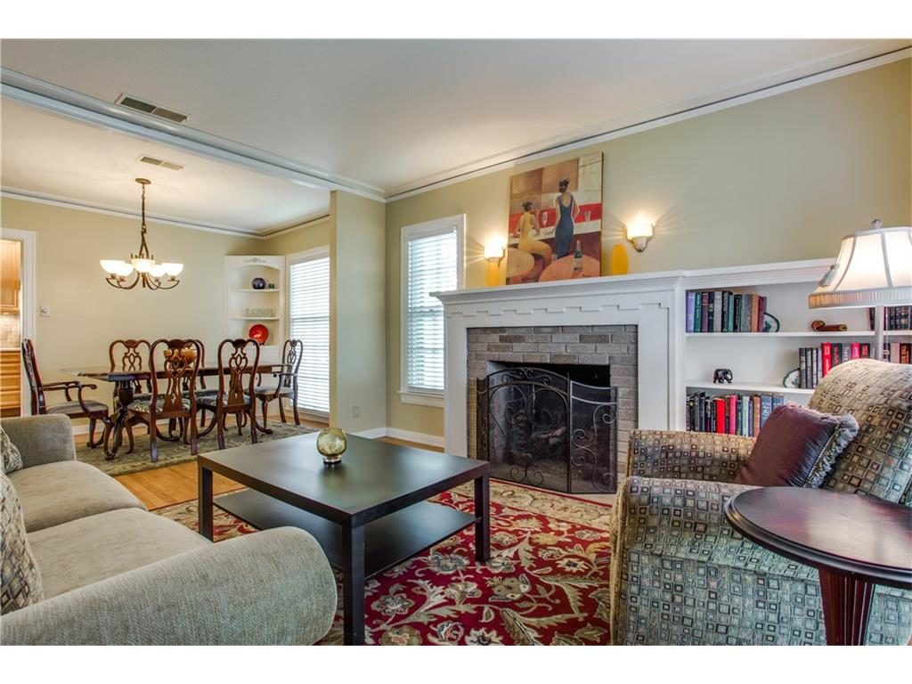 KESSLER PLAZA 2510 W 10th Street Living 2