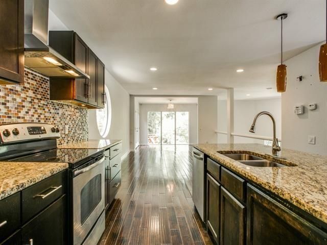 3320 S Ravinia l
