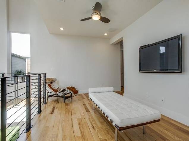 3859 Pine Tree Landing 2