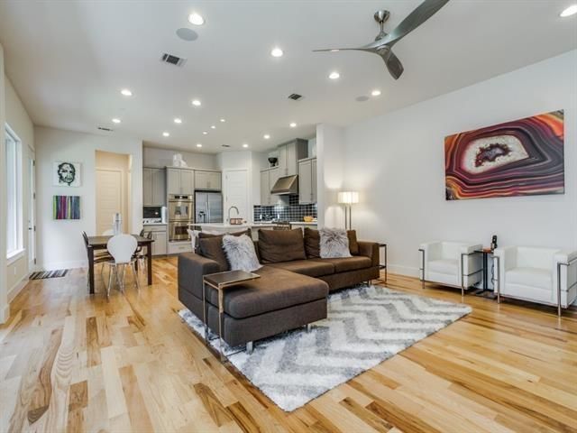 3859 Pine Tree c