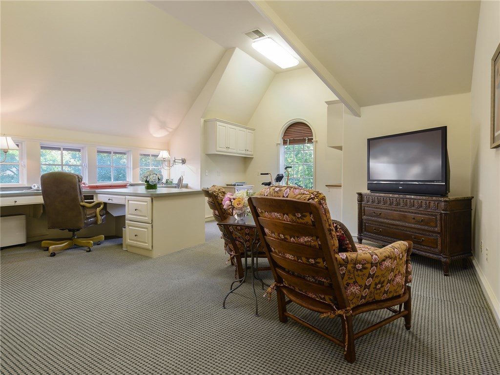 6615 Glendora office
