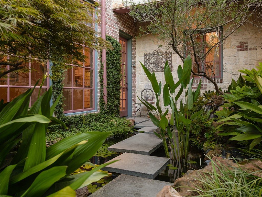 6615 Glendora patio2