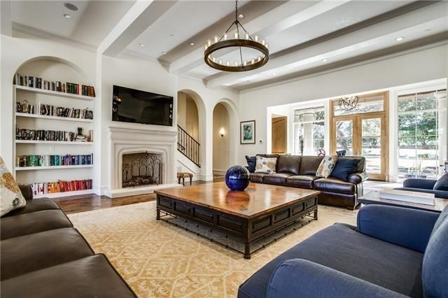 8600 Douglas Living
