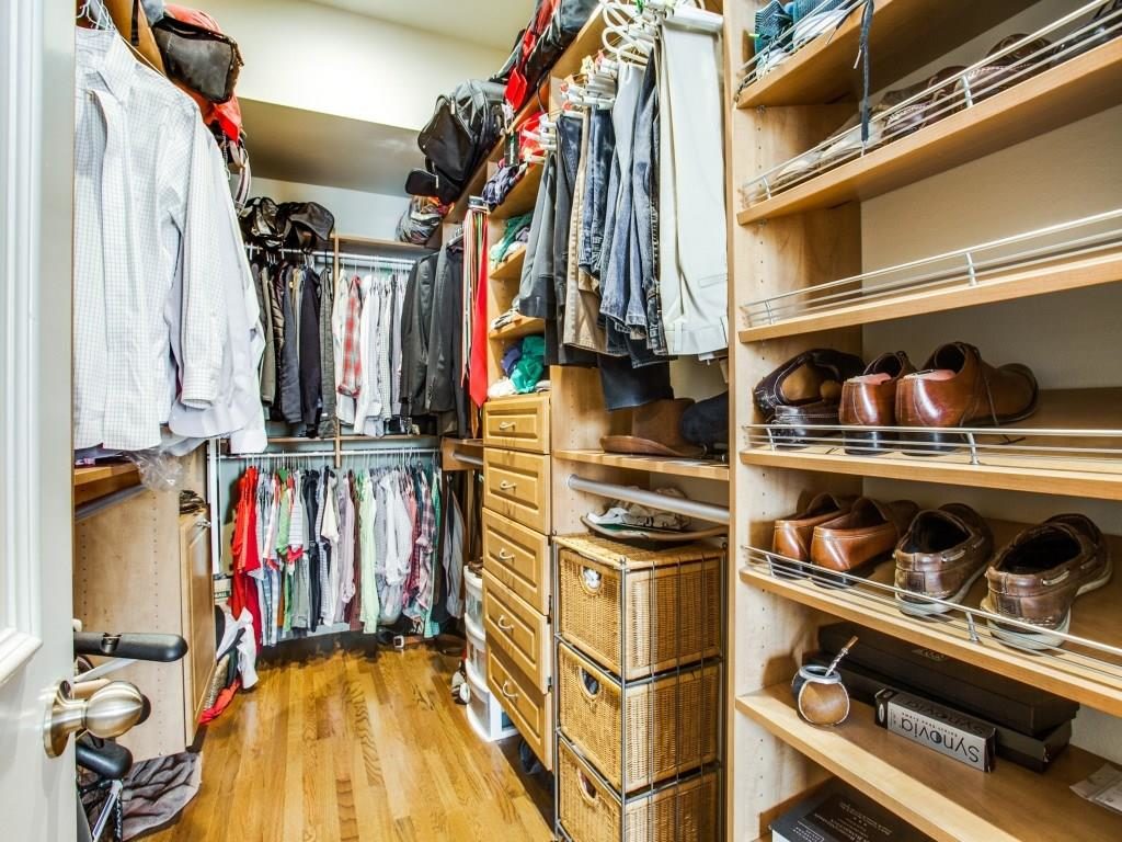 Uptown 2885 Woodside 102 Closet