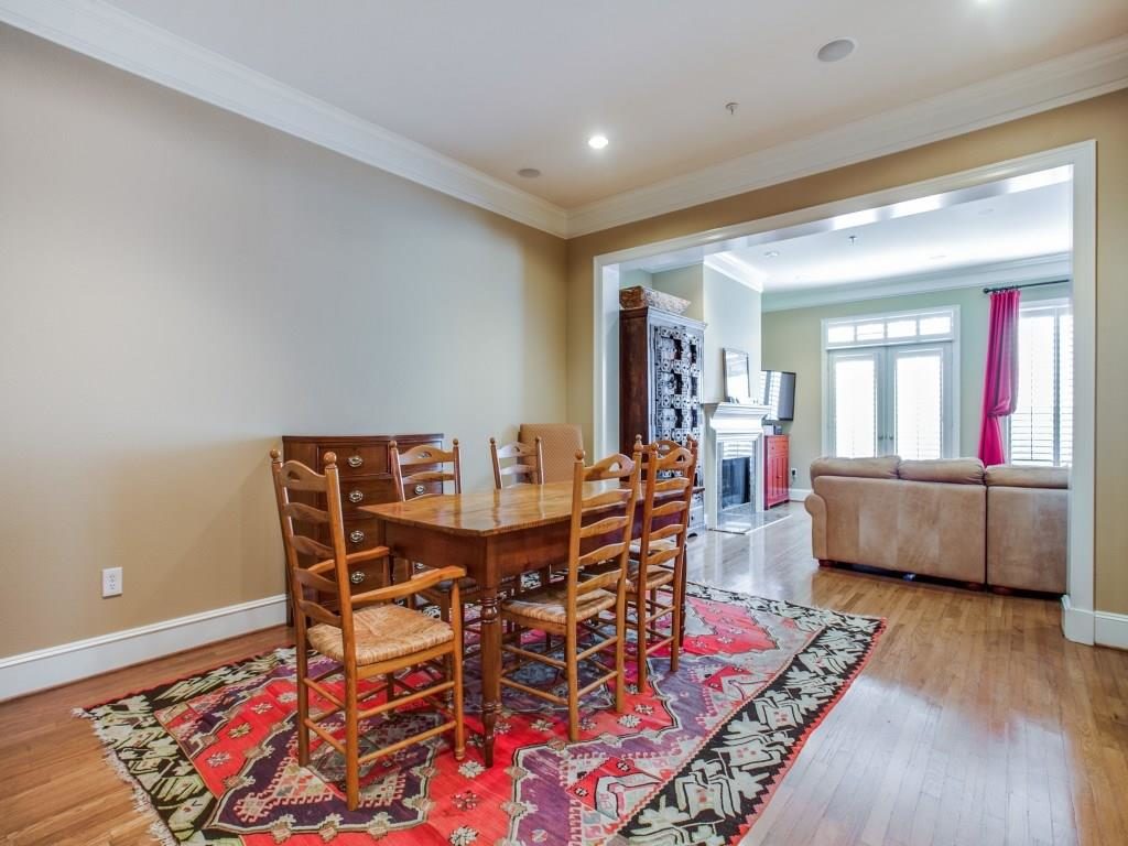 Uptown 2885 Woodside 102 Dining