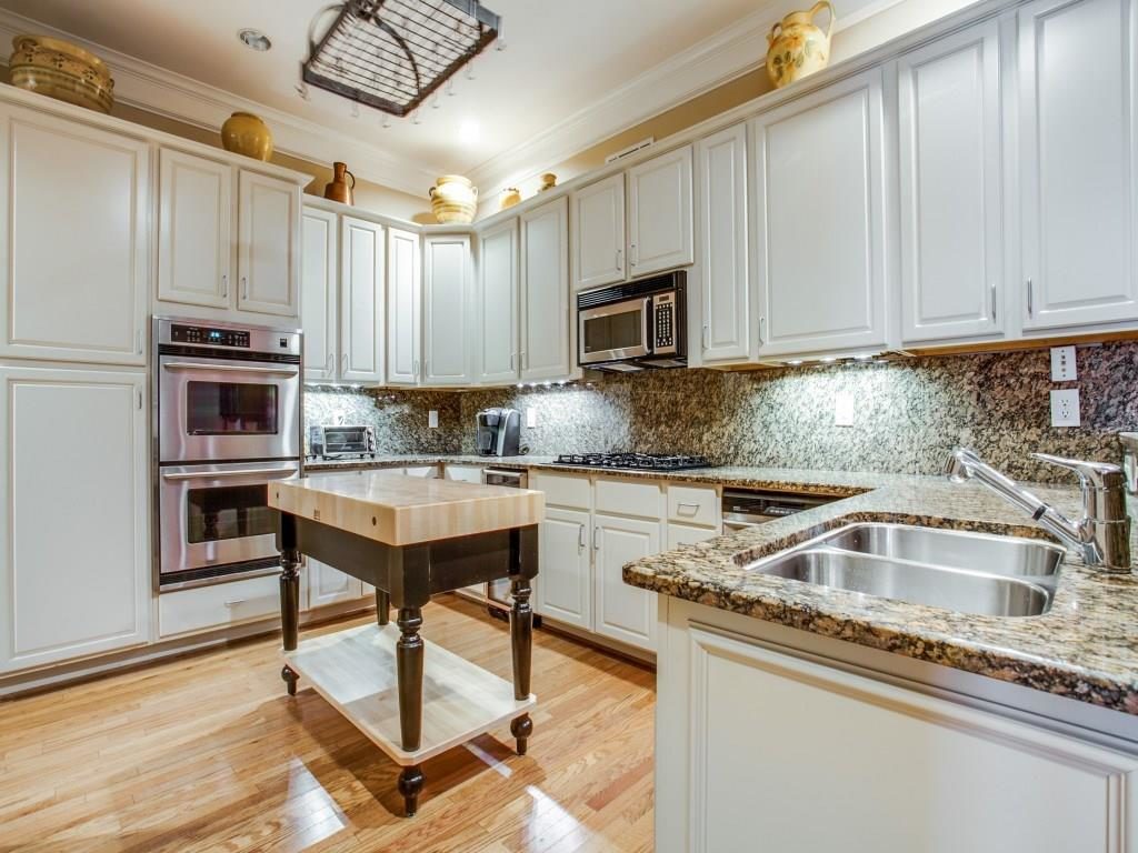 Uptown 2885 Woodside 102 Kitchen