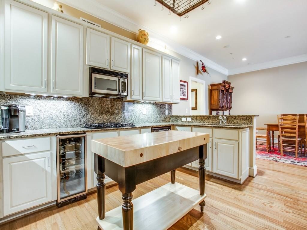 Uptown 2885 Woodside 102 Kitchen 2