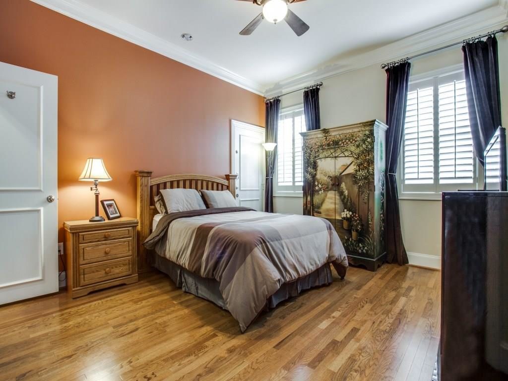 Uptown 2885 Woodside 102 Master