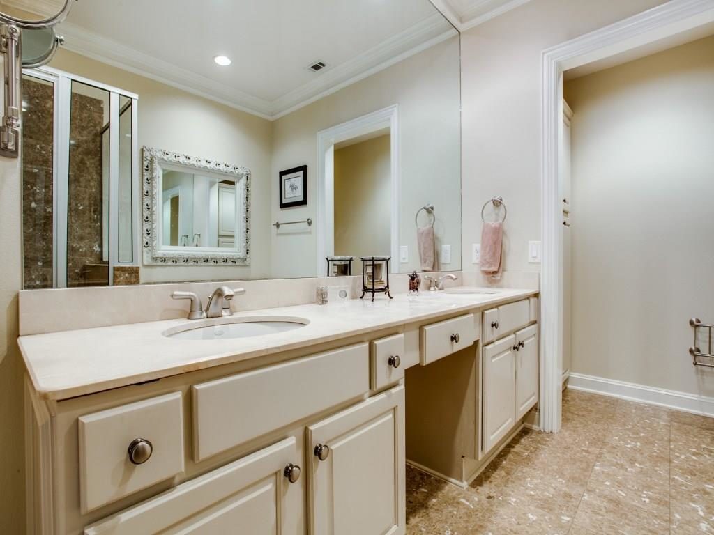 Uptown 2885 Woodside 102 Master bath