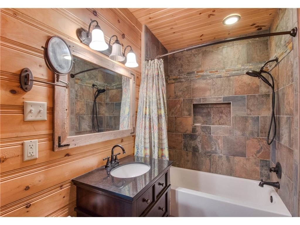 4256 Lakewood Bath
