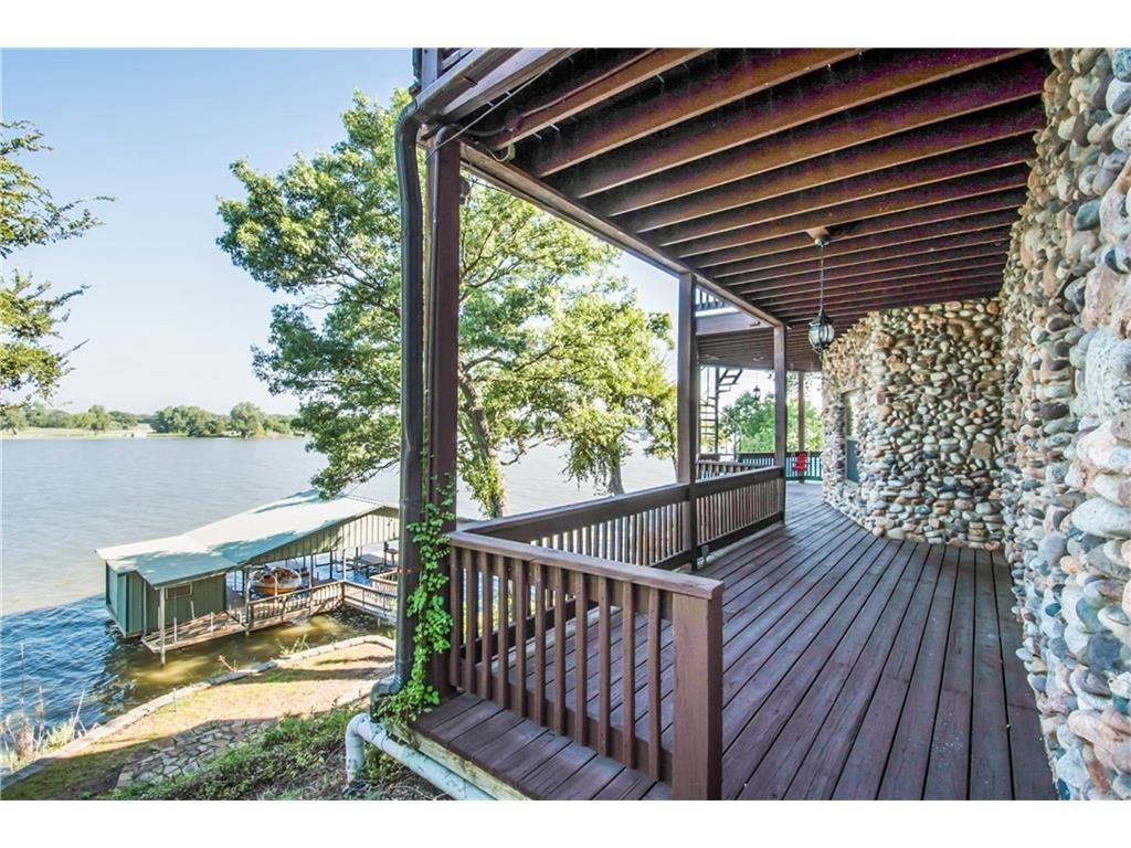 4256 Lakewood Deck